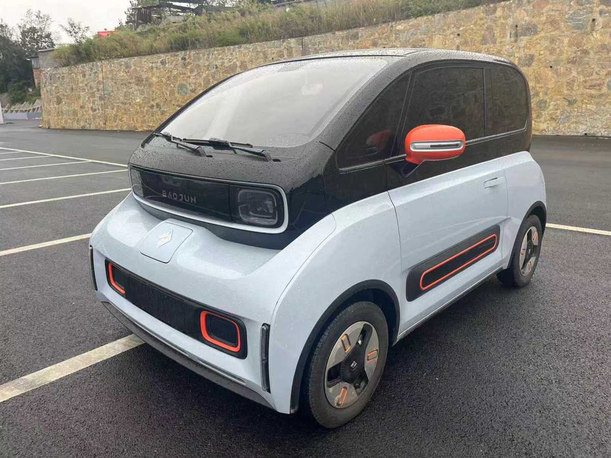 2022年10月寶駿 寶駿KiWi EV  2022款 藝術(shù)家輕享版 三元鋰