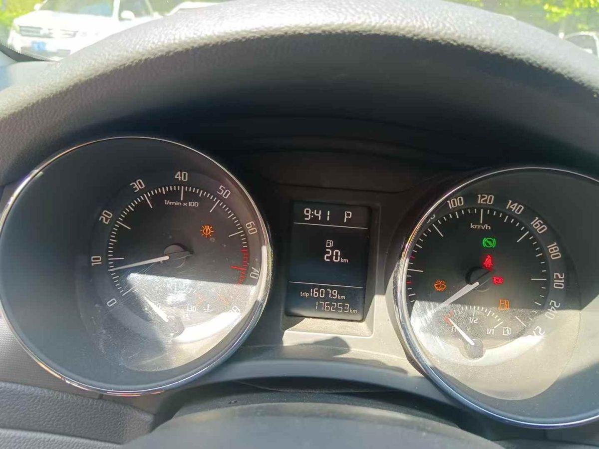 斯柯達(dá) 速派  2015款 1.8TSI 手動(dòng)紳仕版圖片