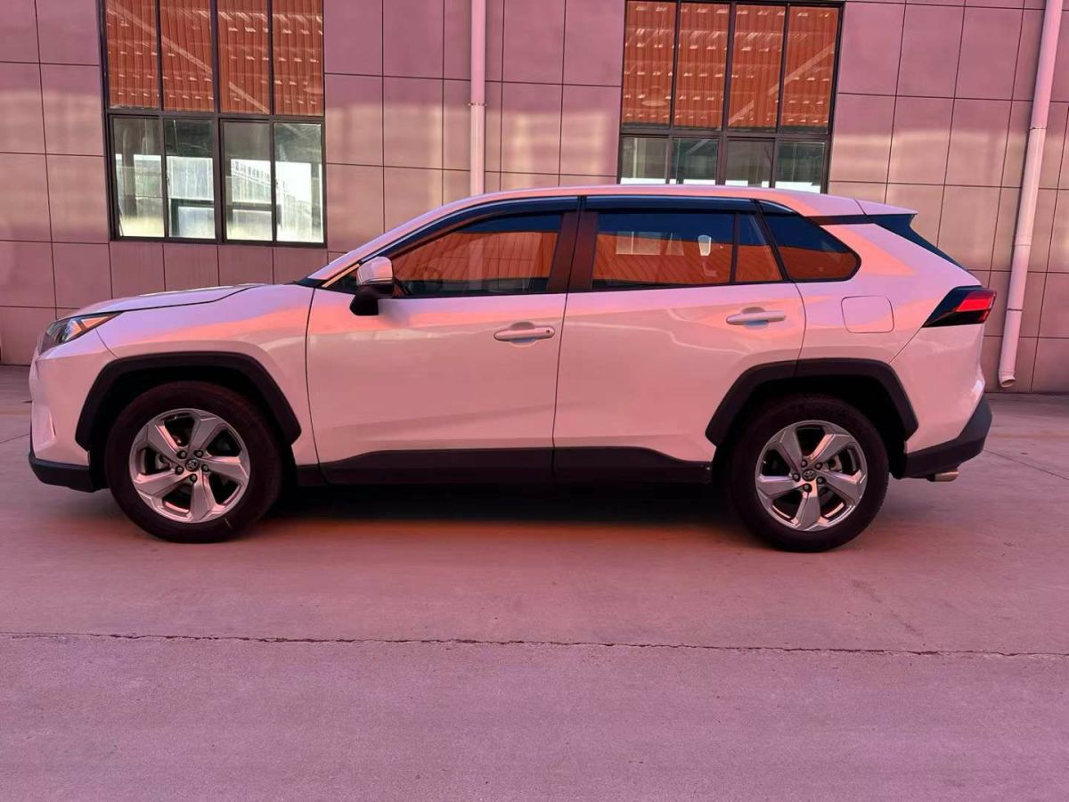 豐田 RAV4榮放  2022款 2.0L CVT四驅(qū)尊貴版圖片