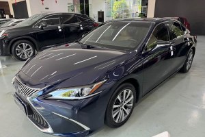 ES 雷克薩斯 260 卓越版