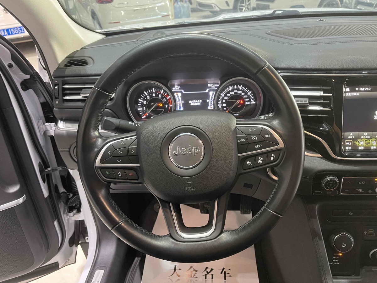 Jeep 大指揮官  2022款 2.0T 四驅(qū)豪華版圖片