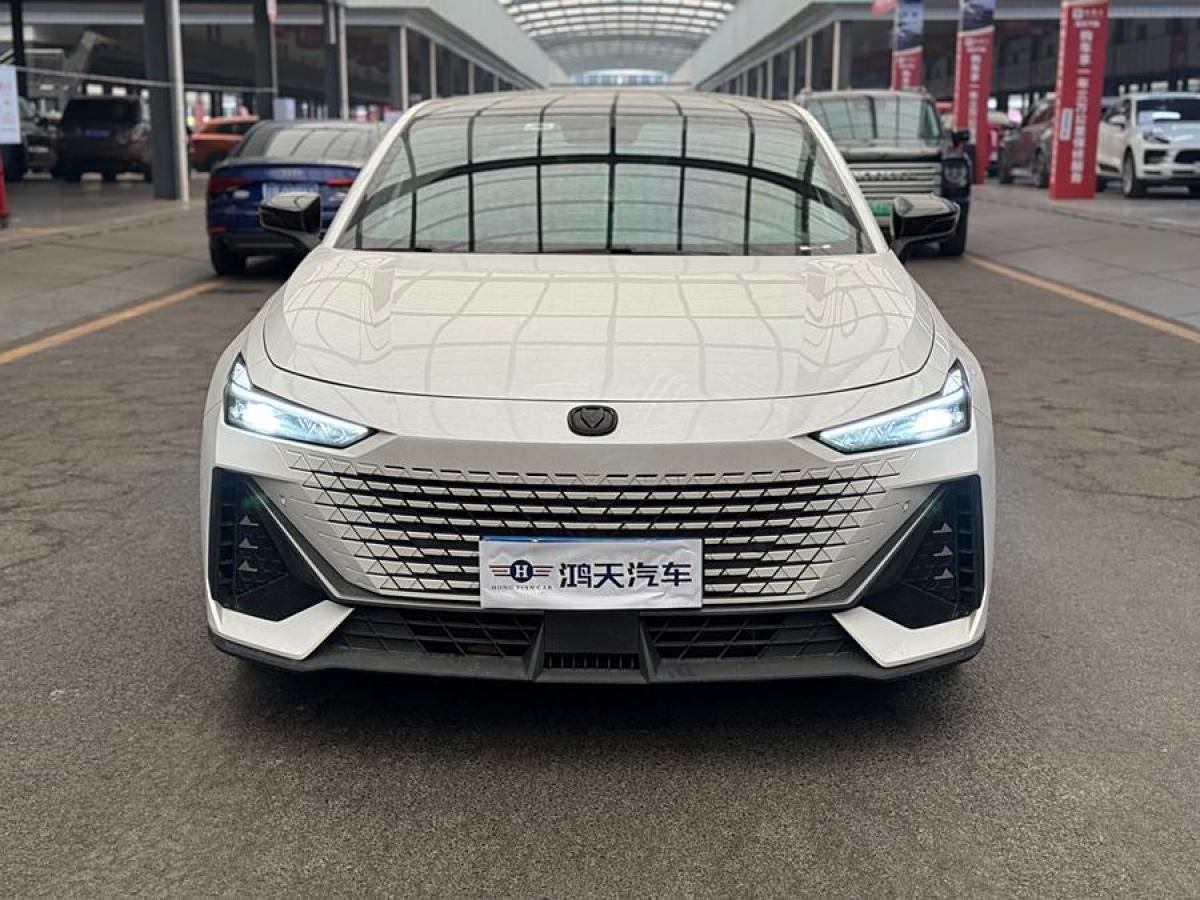 長安 長安UNI-V  2022款 1.5T 尊貴型圖片