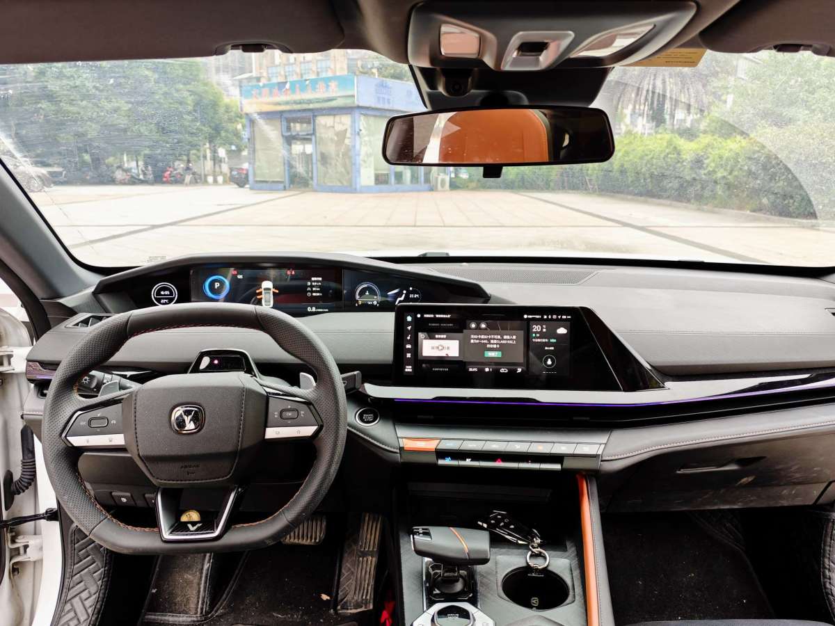 2022年5月長(zhǎng)安 長(zhǎng)安UNI-V  2022款 1.5T 尊貴型