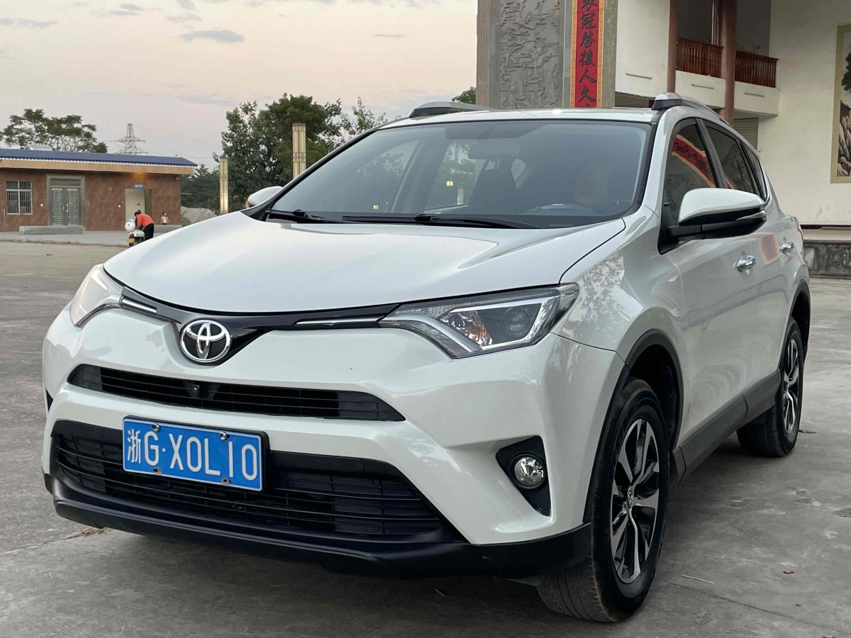 2018年4月豐田 RAV4  2018款 榮放 2.0L CVT兩驅(qū)風(fēng)尚版