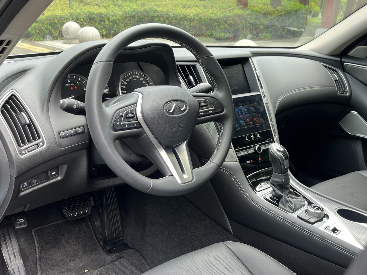 英菲尼迪 Q50L  2021款 2.0T 進(jìn)享版圖片