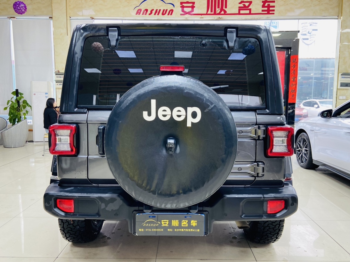 2021年1月Jeep 牧马人  2021款 2.0T Sahara 四门版