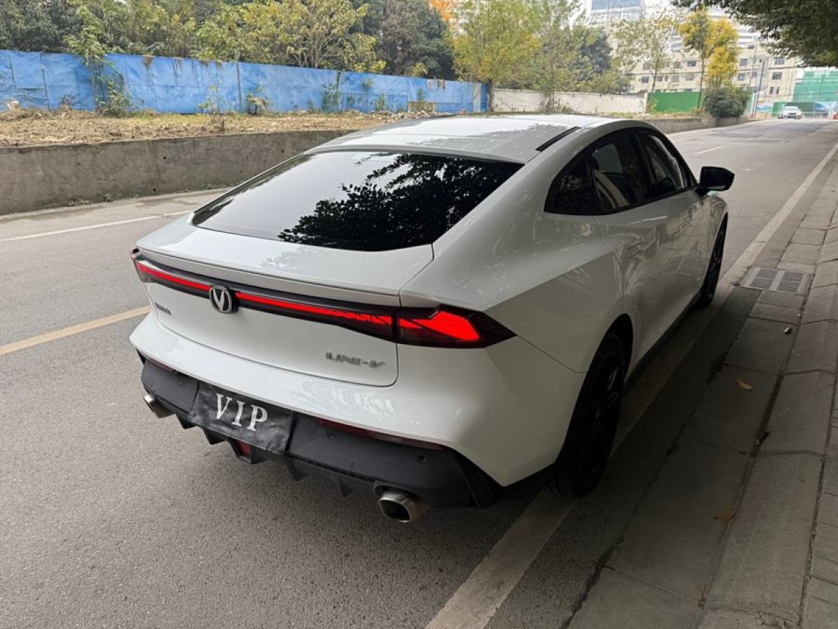 長(zhǎng)安 長(zhǎng)安UNI-V  2022款 1.5T 尊貴型圖片