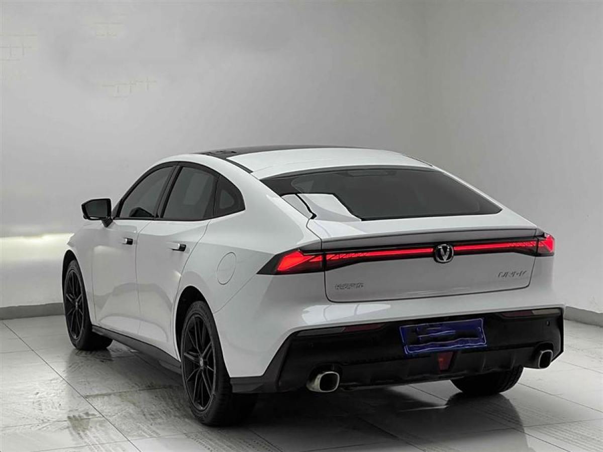 長(zhǎng)安 長(zhǎng)安UNI-V  2022款 1.5T 卓越型圖片