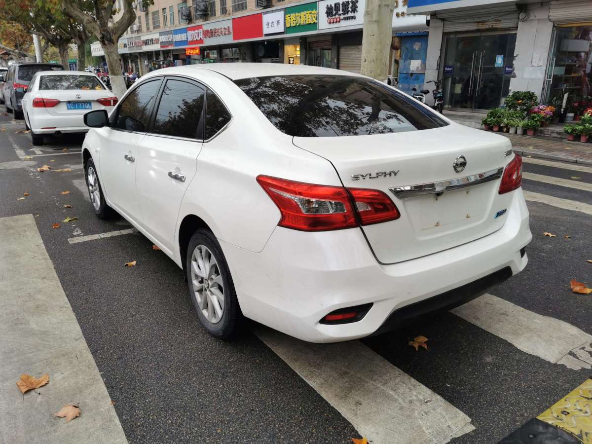 車輛圖片出售18年日產軒逸,1.6自動擋,女士一手車.