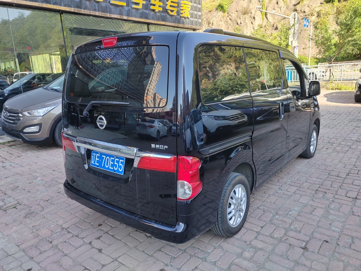 2012年3月日產(chǎn) NV200  2011款 1.6L 232座 尊雅型