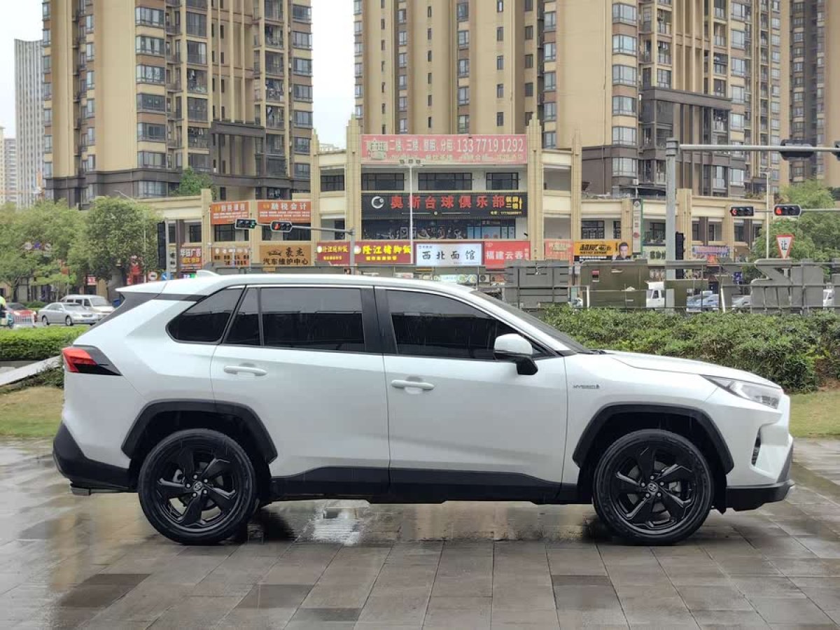 豐田 RAV4榮放  2023款 雙擎 2.5L E-CVT四驅(qū)精英Plus版圖片