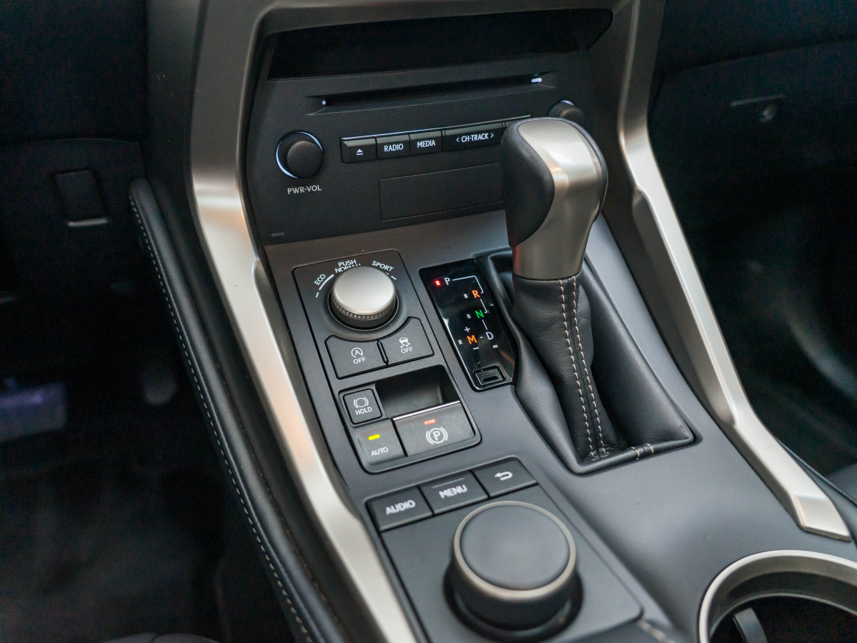 雷克萨斯 NX  2016款 200 全驱 锋尚版图片