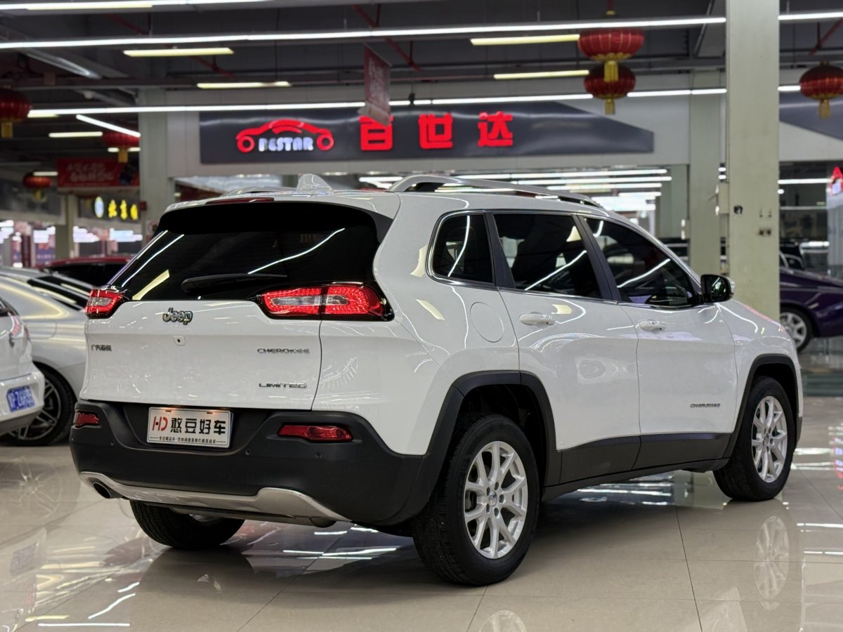 Jeep 自由光  2017款 2.0L 優(yōu)越版圖片