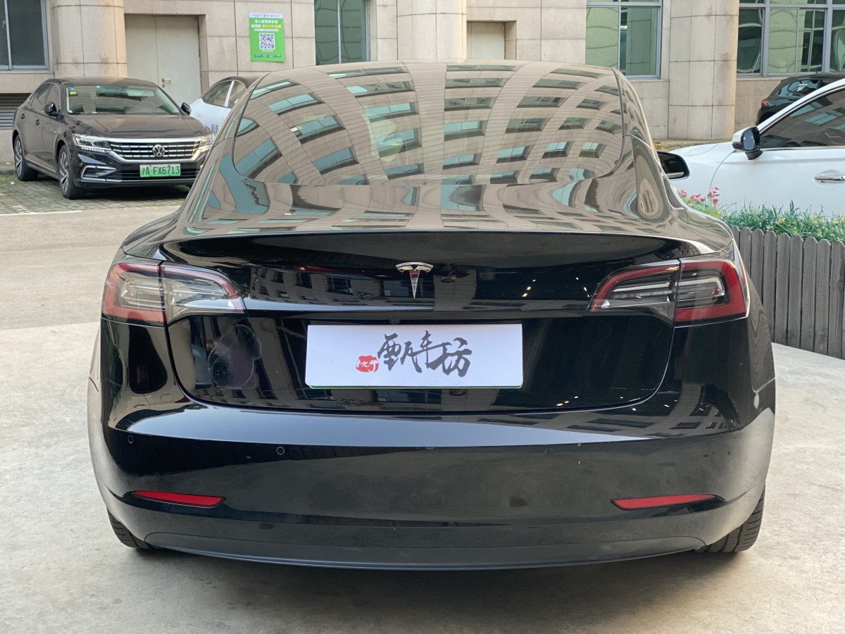 特斯拉 Model 3  2019款 標(biāo)準(zhǔn)續(xù)航后驅(qū)升級(jí)版圖片