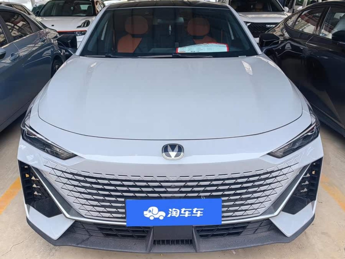 長安 長安UNI-V  2022款 1.5T 尊貴型圖片