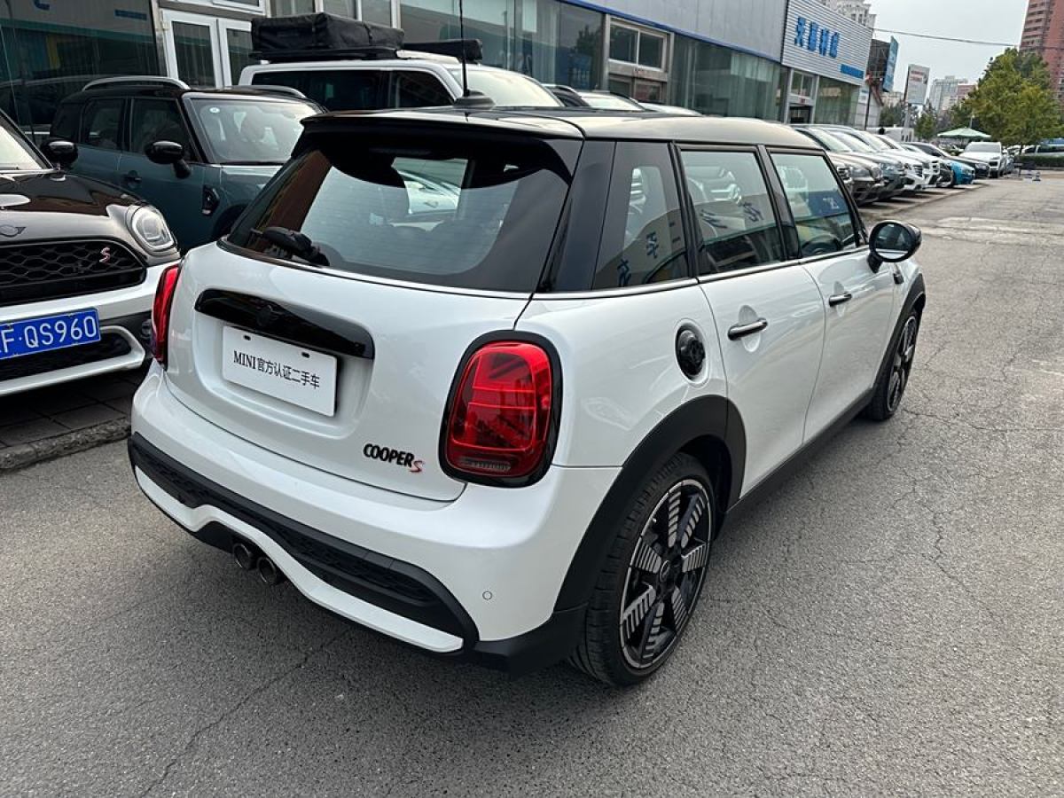 MINI MINI  2023款 改款 2.0T COOPER S 藝術(shù)家圖片