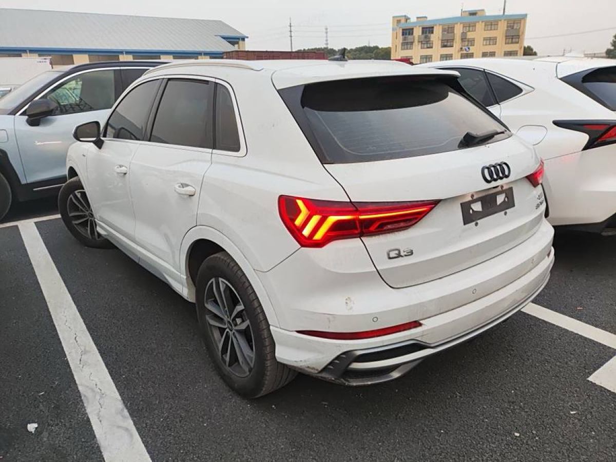 奧迪 奧迪Q3  2021款 35 TFSI 進(jìn)取動(dòng)感型圖片