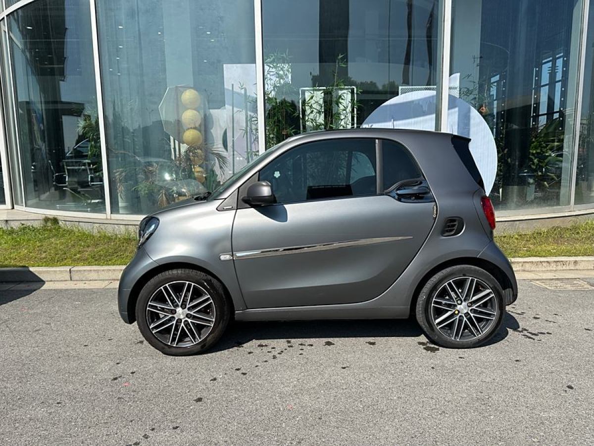 smart fortwo  2017款 1.0L 52千瓦灰引力特別版圖片