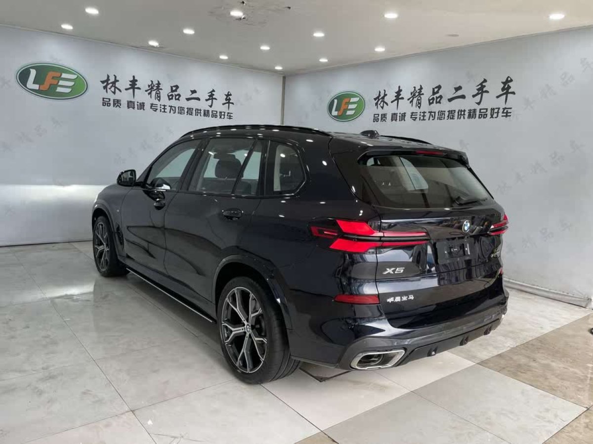 寶馬 寶馬X5  2023款 xDrive 30Li 尊享型M運(yùn)動曜夜套裝圖片