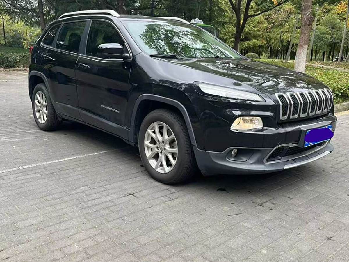 Jeep 自由光  2016款 2.0L 優(yōu)越版圖片