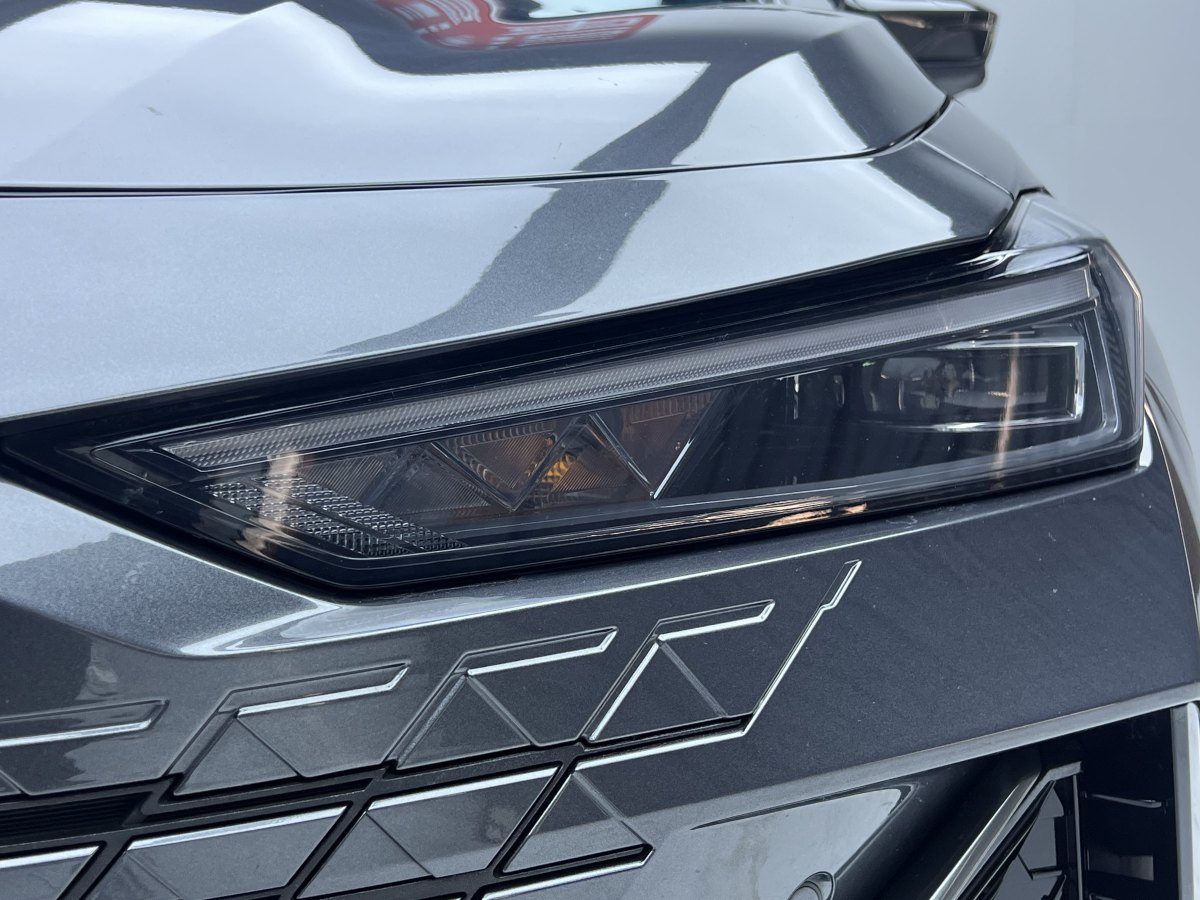長(zhǎng)安 長(zhǎng)安UNI-V  2022款 1.5T 尊貴型圖片