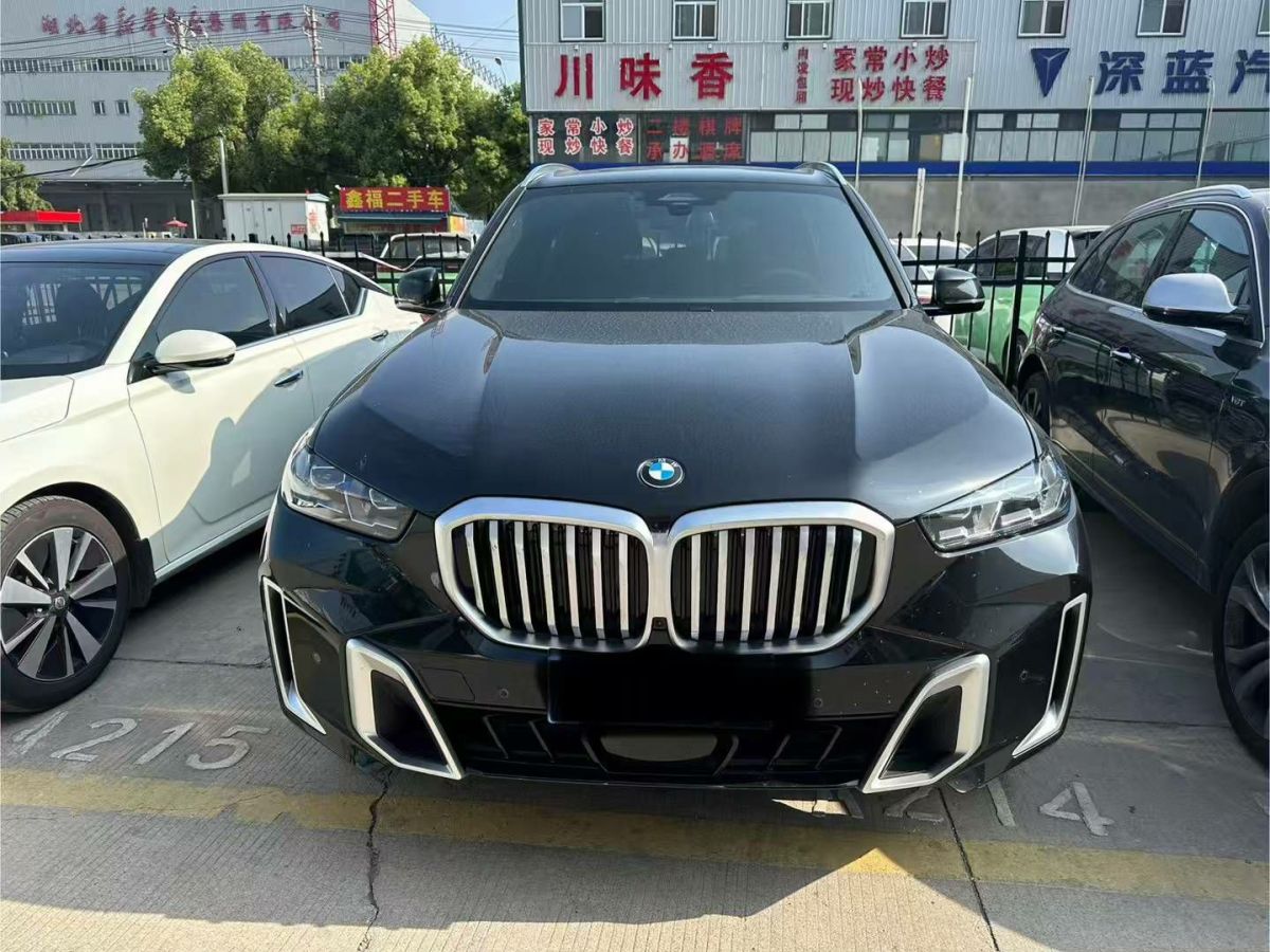 寶馬 寶馬X5  2024款 xDrive 40Li 尊享型黑焰限量版圖片