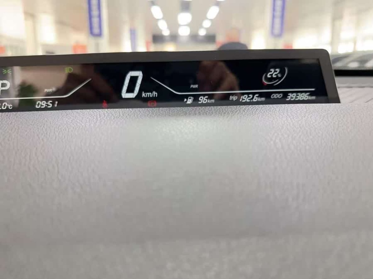 哪吒 哪吒V  2022款 潮 400 行業(yè)定制版圖片