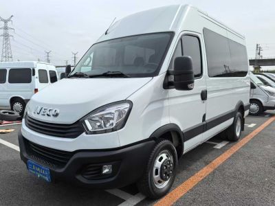 2020年11月 依維柯 得意 2.8T V35箱貨單胎中頂3座國V圖片