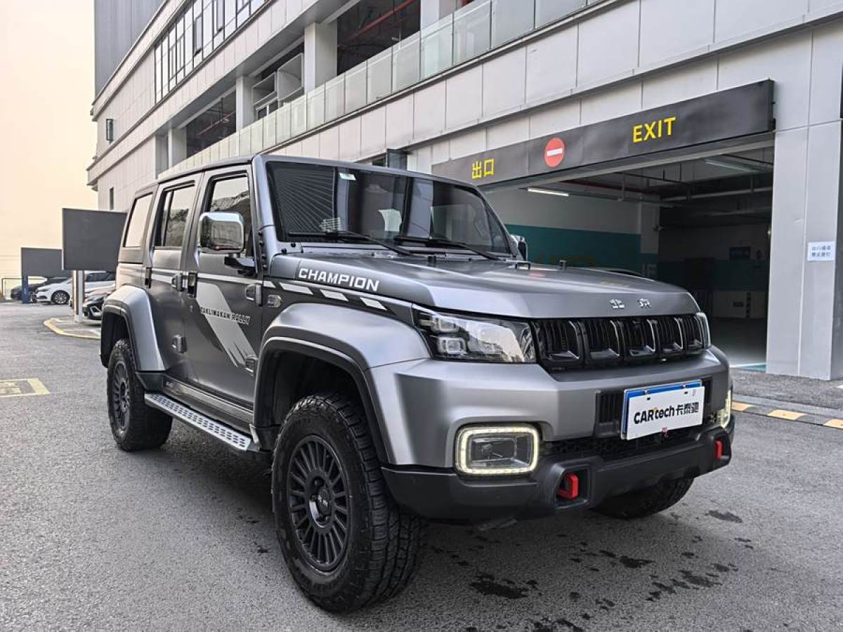 北京 BJ40  2023款 2.0T 自動四驅(qū)環(huán)塔冠軍版圖片