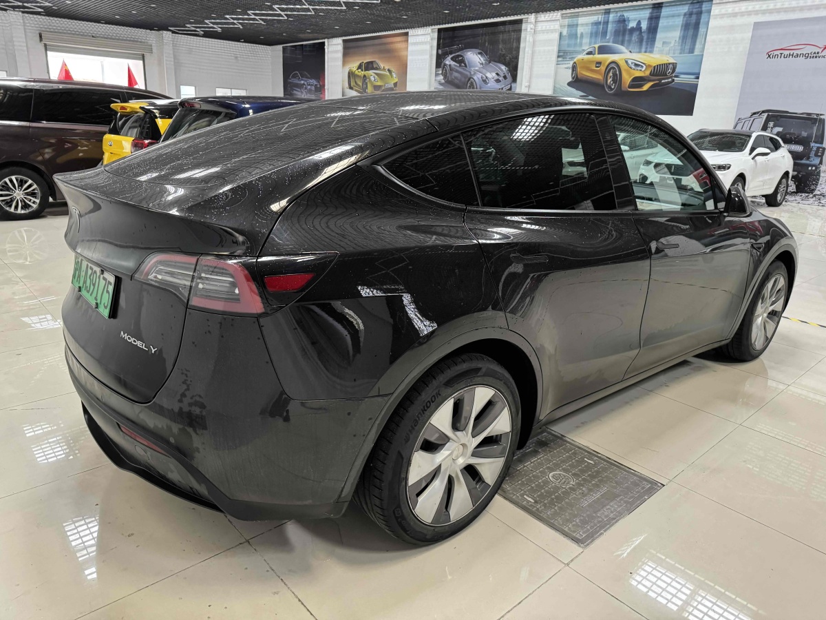 特斯拉 Model Y  2021款 改款 標(biāo)準(zhǔn)續(xù)航后驅(qū)升級(jí)版圖片