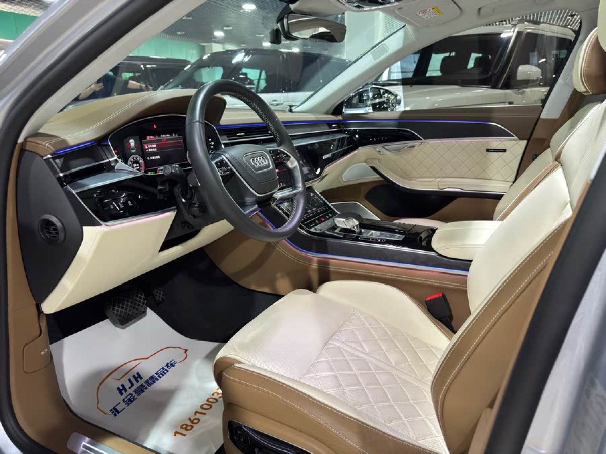 奧迪 奧迪A8  2022款 A8L Horch創(chuàng)始人版 雙色典藏型圖片