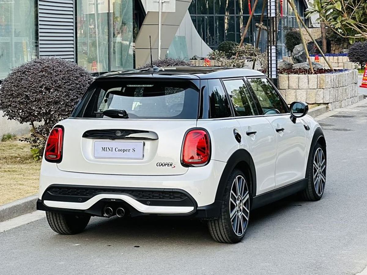 MINI MINI  2023款 2.0T COOPER S 藝術(shù)家 五門(mén)版圖片