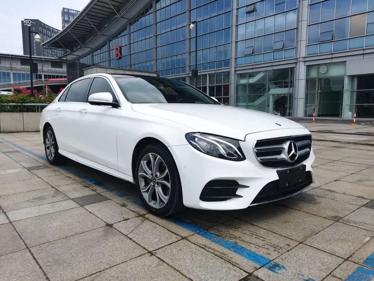 奔馳 奔馳E級  2020款 改款 E 300 L 運動時尚型圖片