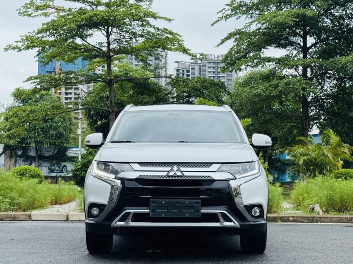 三菱 歐藍德  2019款 2.4L 四驅(qū)致享版 7座 國VI圖片