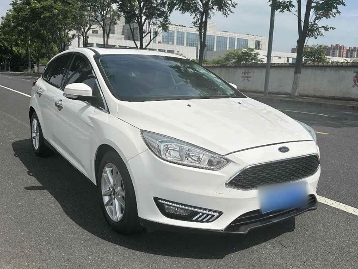 福特 ?？怂? 2015款 兩廂 1.6L 自動(dòng)風(fēng)尚型圖片