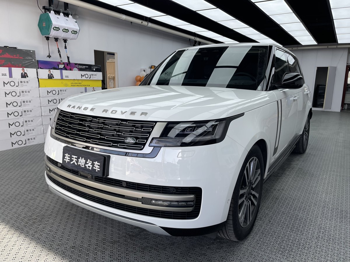 路虎 攬勝  2023款 改款 3.0 L6 400PS 盛世加長(zhǎng)版圖片
