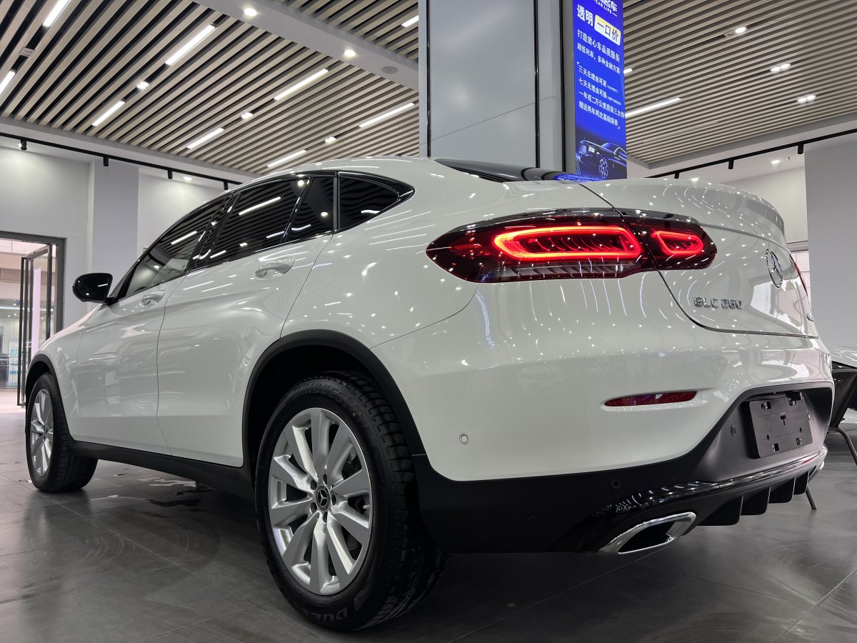 奔馳 奔馳GLC  2021款 GLC 260 4MATIC 轎跑SUV圖片