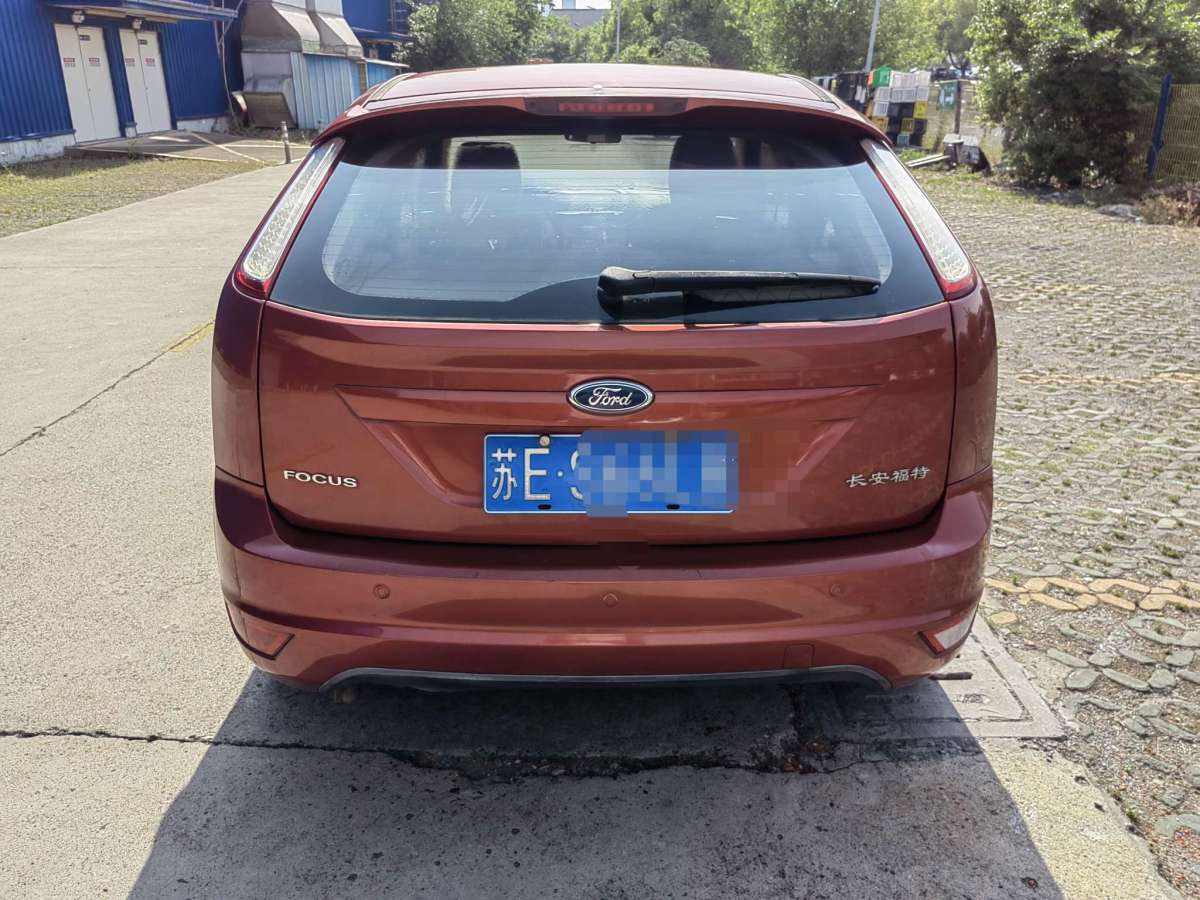福特 福克斯  2013款 兩廂經(jīng)典 1.8L 手動(dòng)時(shí)尚型圖片