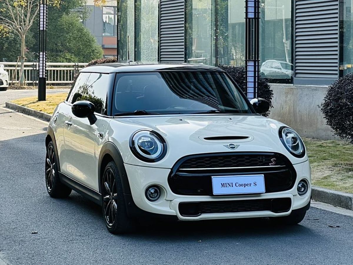 MINI COUNTRYMAN  2018款 1.5T COOPER 藝術(shù)家圖片