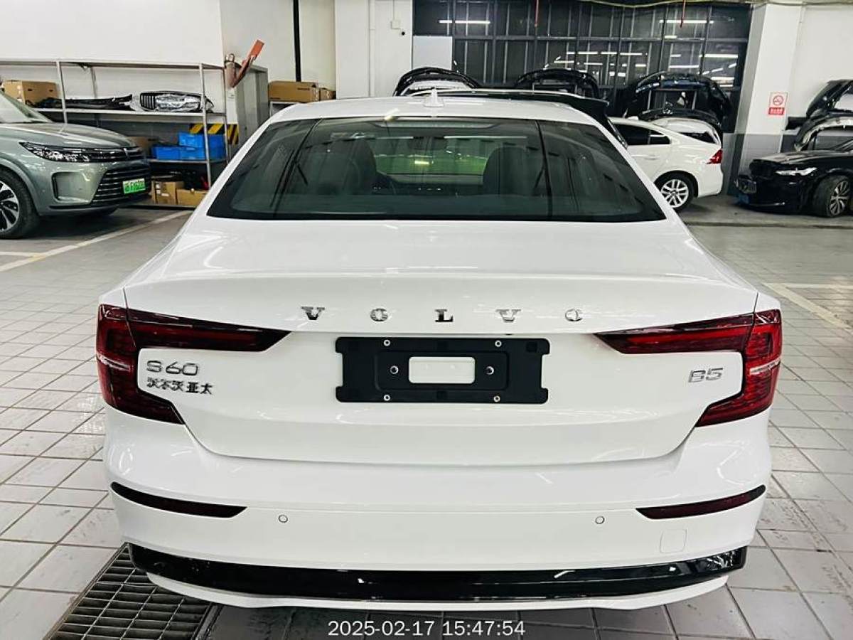 沃爾沃 S60L  2024款 B5 智雅運(yùn)動(dòng)版圖片