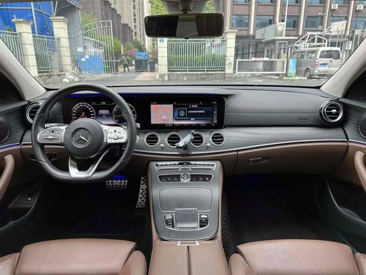 奔馳 奔馳E級  2020款 改款 E 260 L 運(yùn)動型圖片