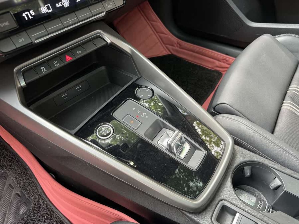 奧迪 奧迪A3  2022款 A3L Limousine 35 TFSI 時(shí)尚運(yùn)動(dòng)型圖片