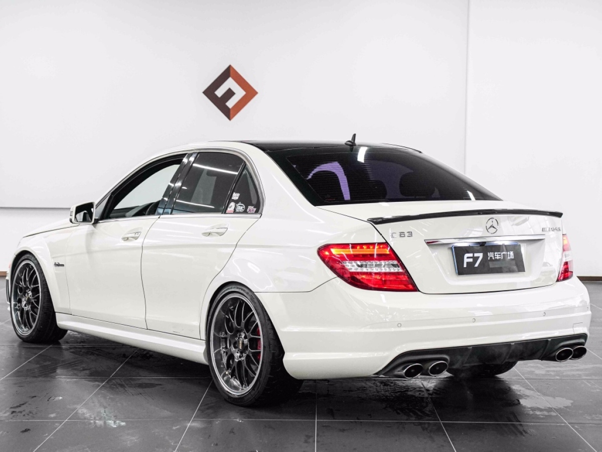 奔馳 奔馳C級(jí)AMG  2010款 AMG C 63 動(dòng)感型增強(qiáng)版圖片