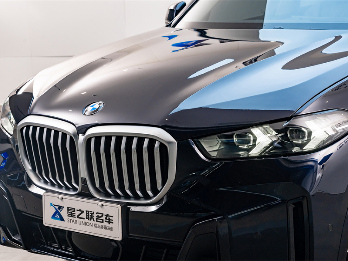 寶馬X5 23款 xDrive 30Li 尊享型M運(yùn)動矅夜套裝圖片