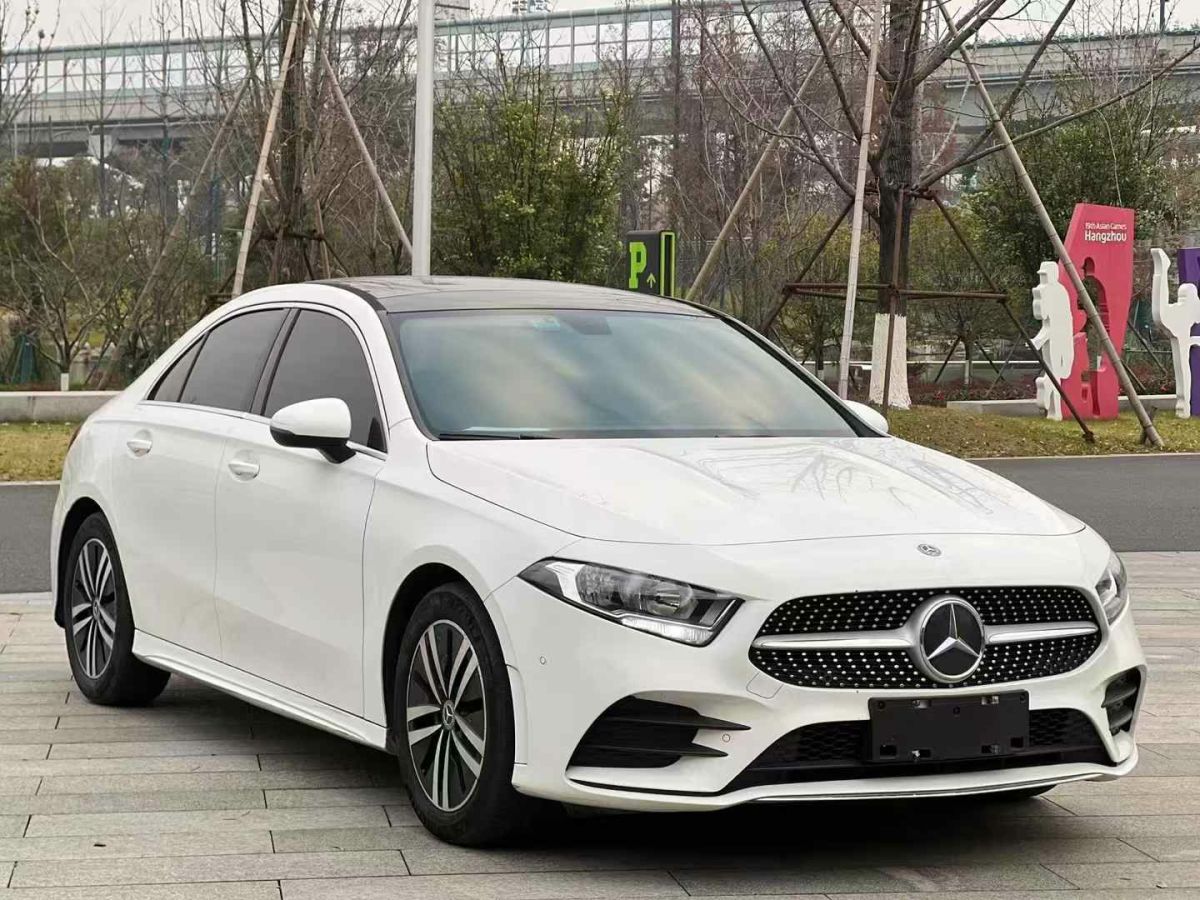 奔馳 奔馳A級  2019款  A 220 L 4MATIC 運動轎車圖片