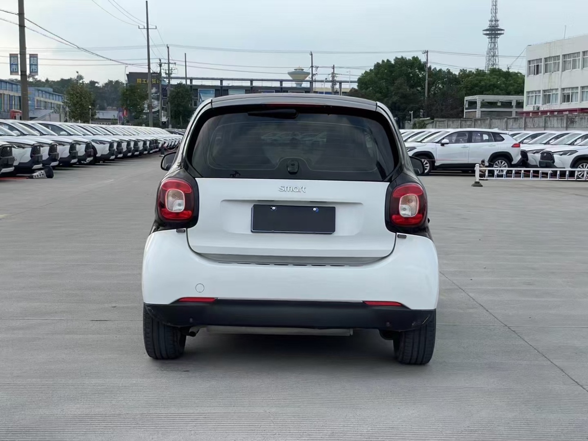 2016年3月smart fortwo  2015款 1.0L 52千瓦硬頂靈動版