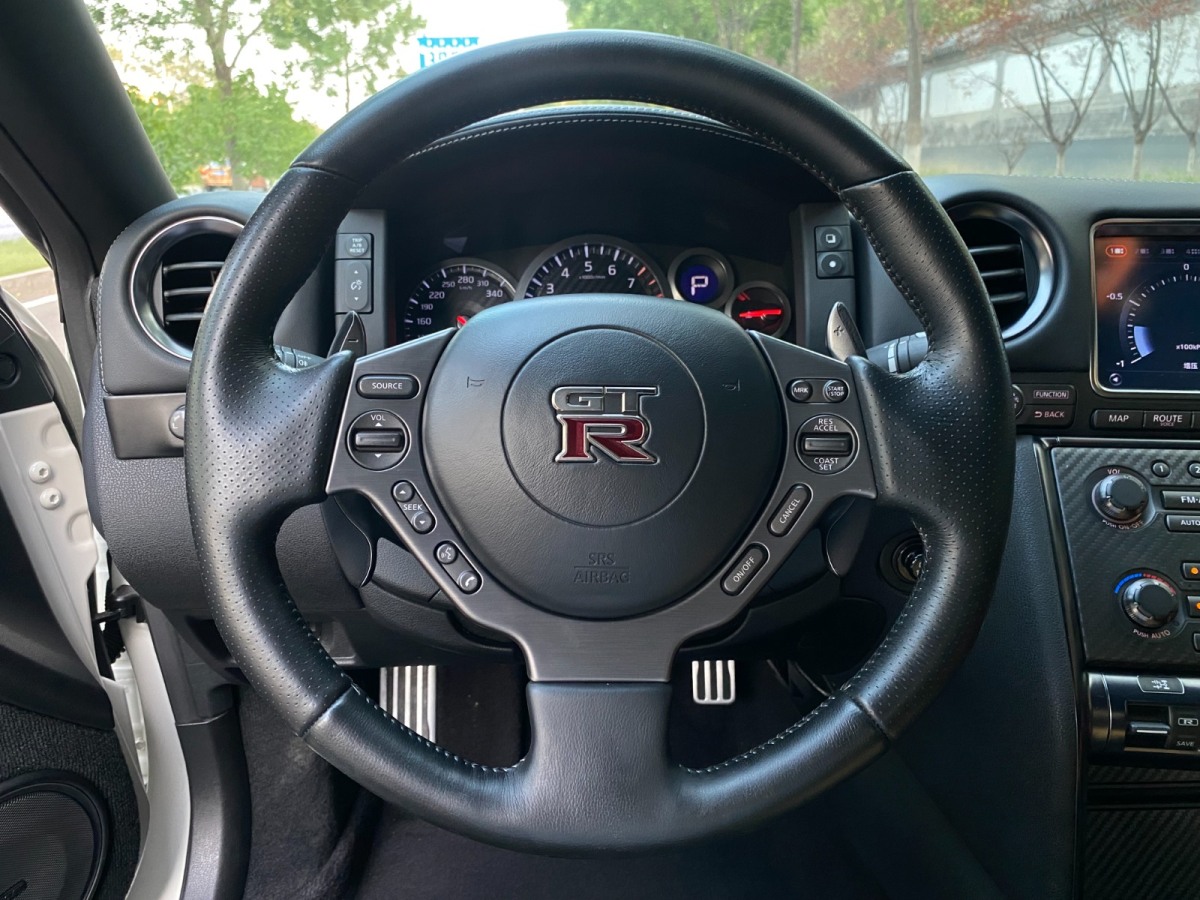 日产 GT-R  2015款 3.8T 动感酷黑内饰版图片