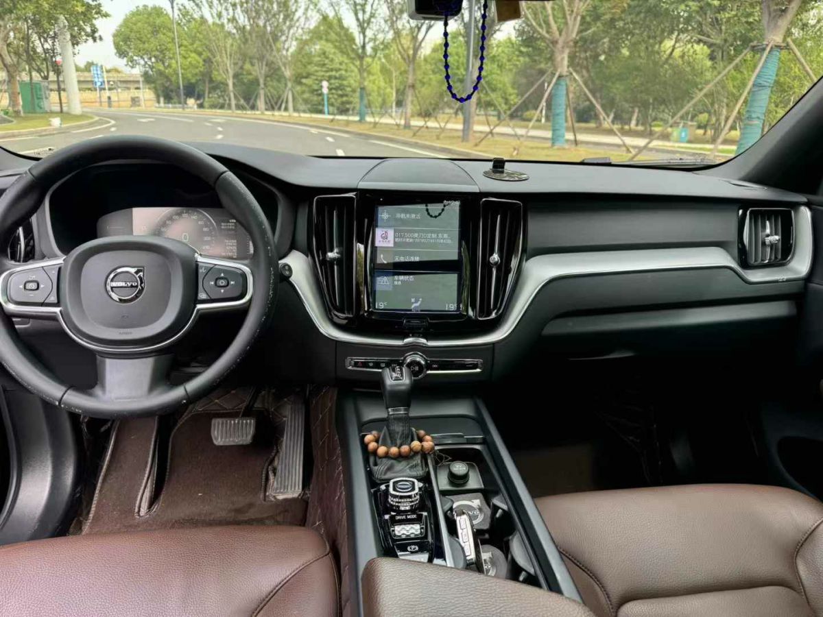 2021年3月沃爾沃 XC60  2021款 T4 智行豪華版