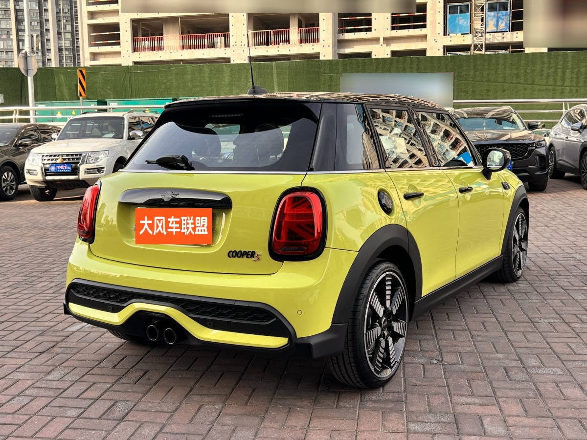 MINI MINI  2023款 改款 2.0T COOPER S 藝術(shù)家 五門版圖片