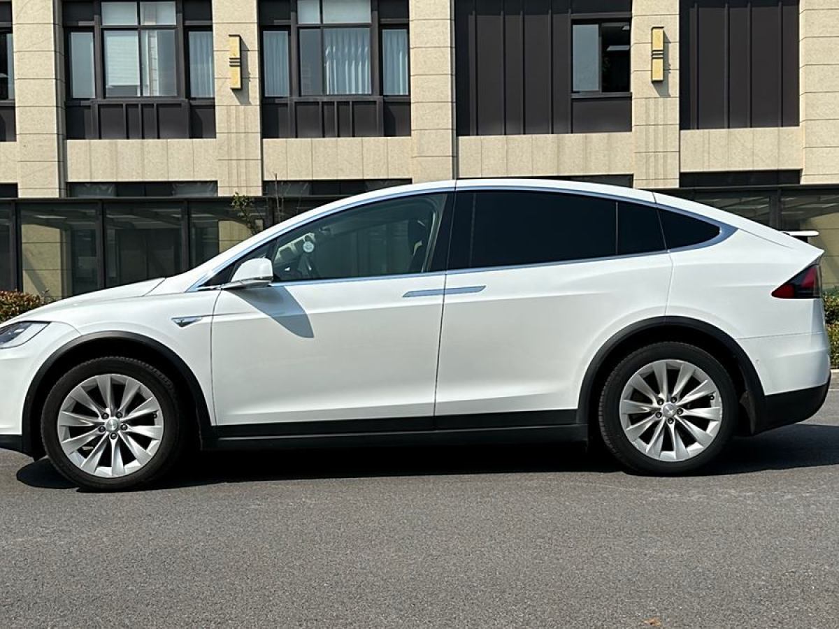 特斯拉 Model X  2016款 Model X 90D圖片